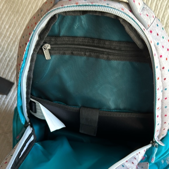 Roots Backpack - Picture 5 of 6